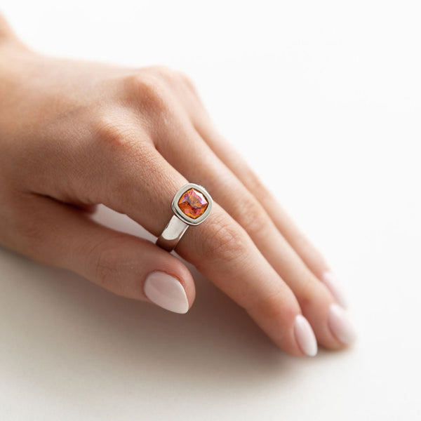 Melano Val Beauty Ring