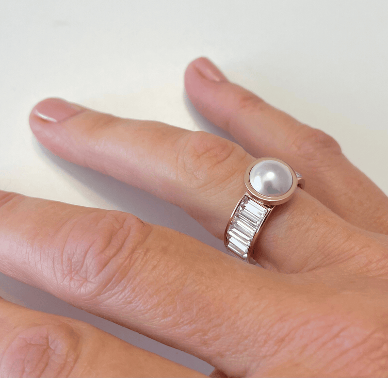 Melano Pearly Ring