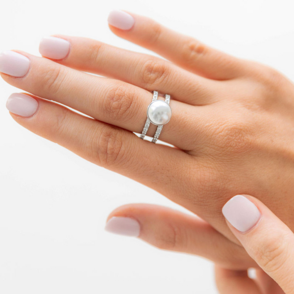 Melano Pearly Ring